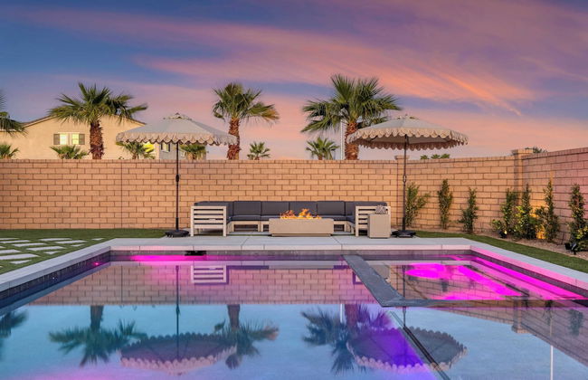Desert Eden by Avantstay 6BR w/ Ensuite Backyard Oasis w/ Pool & Hot Tub! - Foto 2