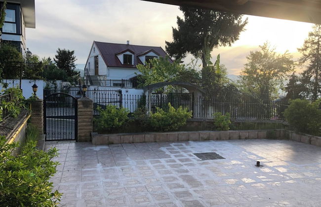 Peaceful Villa With Perfect View in the City Center - Photo 16