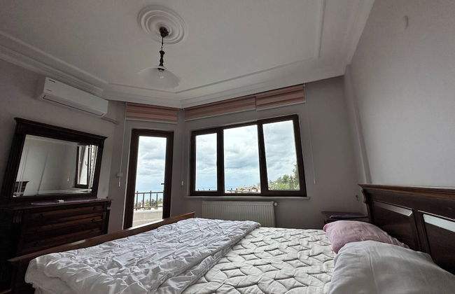 Peaceful Villa With Perfect View in the City Center - Photo 6