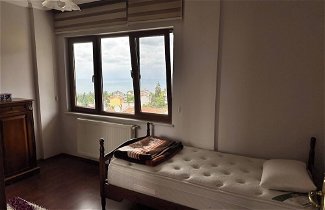 Photo 3 - Peaceful Villa With Perfect View in the City Center
