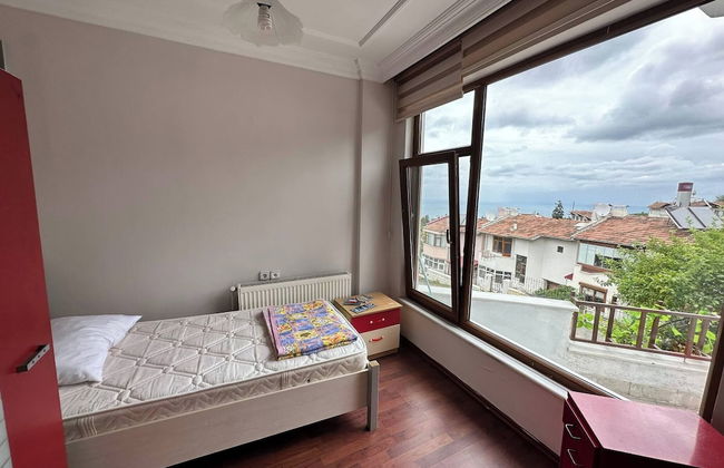 Peaceful Villa With Perfect View in the City Center - Photo 4