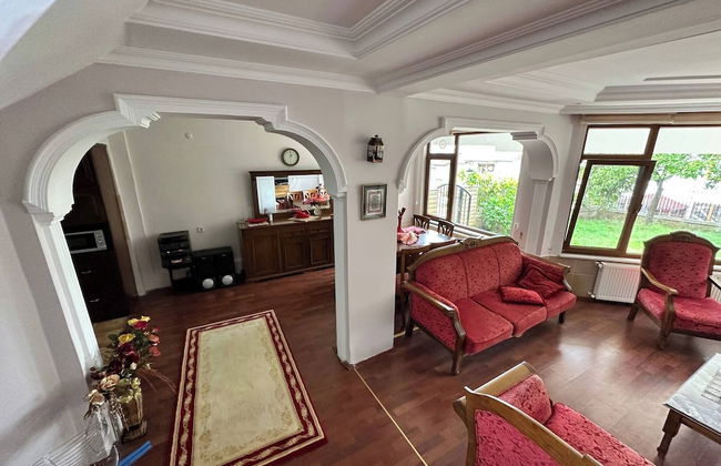 Peaceful Villa With Perfect View in the City Center - Photo 11