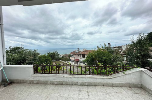 Photo 12 - Peaceful Villa With Perfect View in the City Center