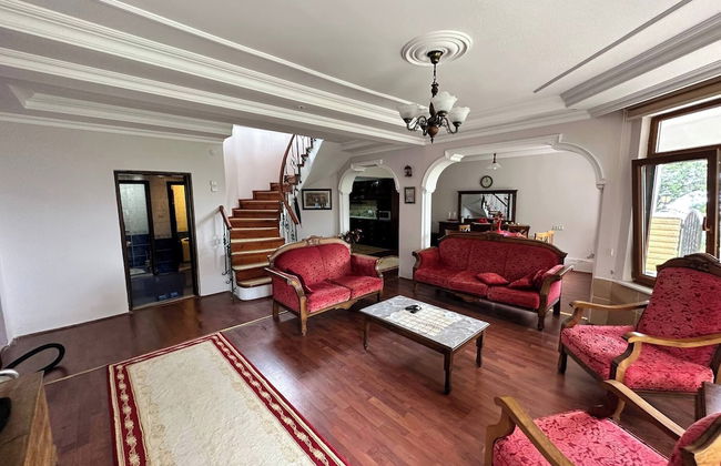 Peaceful Villa With Perfect View in the City Center - Photo 10