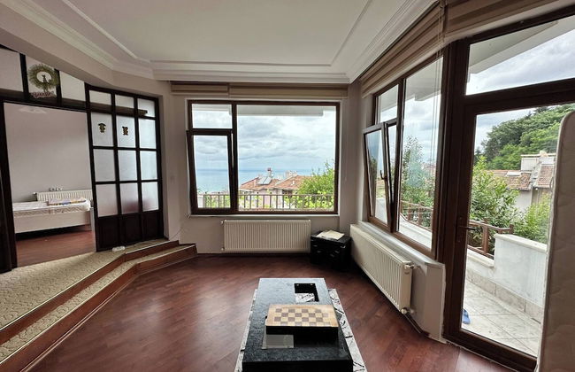 Peaceful Villa With Perfect View in the City Center - Photo 14