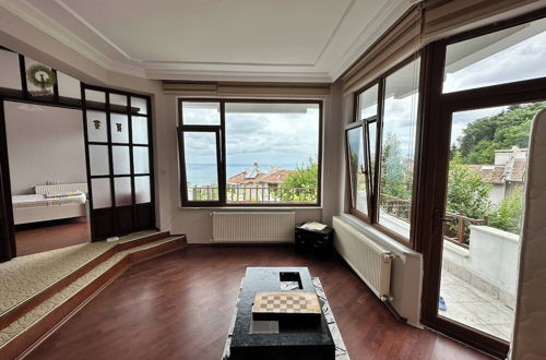 Photo 14 - Peaceful Villa With Perfect View in the City Center