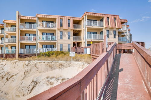 Foto 9 - Breezy Oceanfront Condo w/ Lanai, Steps to Beach