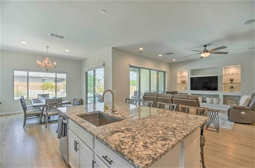 Foto 4 - Picturesque Goodyear Home w/ Private Pool & Patio
