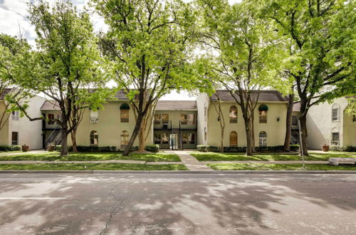 Photo 16 - Contemporary Dallas Condo w/ Pool Access