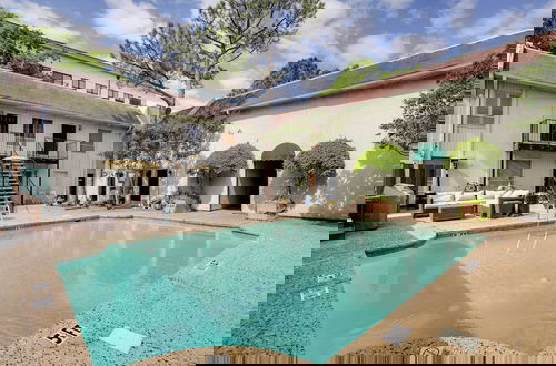 Foto 13 - Serene Dallas Condo w/ Pool - Walkable Location