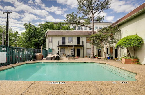 Photo 25 - Contemporary Dallas Condo w/ Pool Access