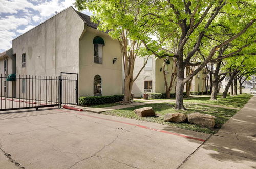 Photo 24 - Contemporary Dallas Condo w/ Pool Access