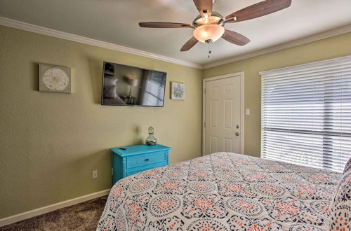 Photo 9 - Port Aransas Condo w/ Pool Access: Walk to Beach