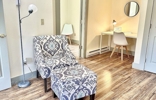 2BR Sunshine Town Condo - Foto 35