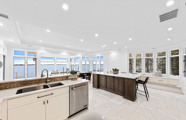 Monmouth Beach 4BR Villa on the Water - Foto 55