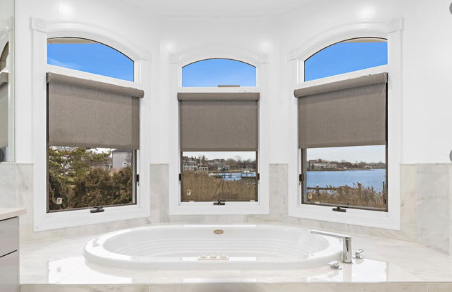 Monmouth Beach 4BR Villa on the Water - Foto 45