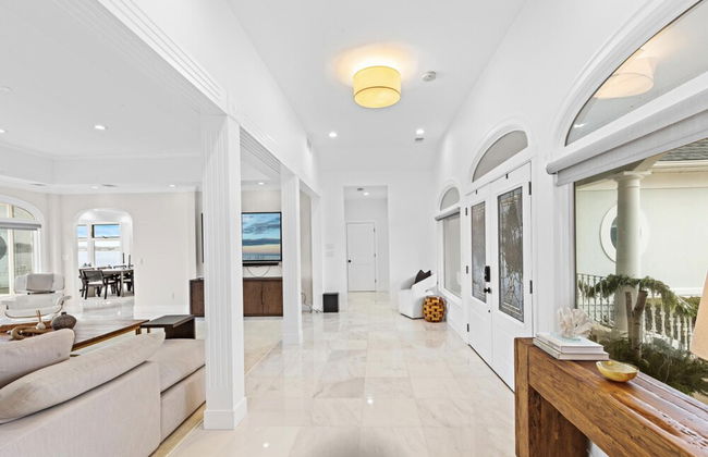 Monmouth Beach 4BR Villa on the Water - Foto 26
