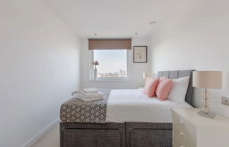 Photo 2 - 2BD Flat Overlooking the River Thames! - Greenwich
