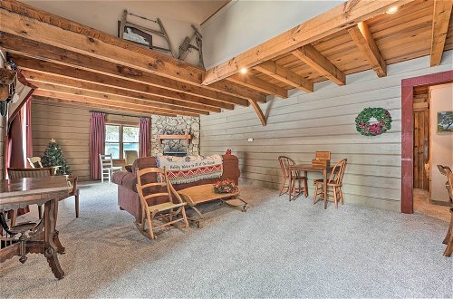 Foto 9 - Primitive Goshen Pine Lodge With Fireplace