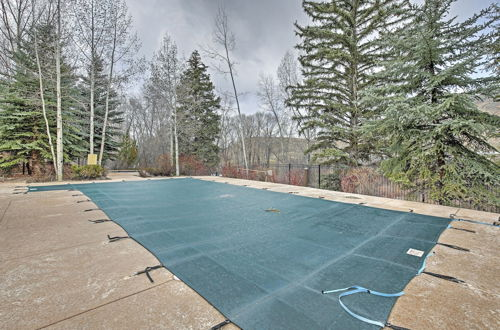 Foto 3 - Cozy Avon Retreat w/ Private Deck & Pool Access