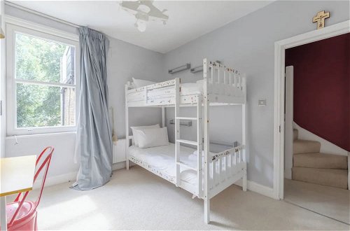 Photo 2 - Lovely 3BD Family-friendly House - Fulham