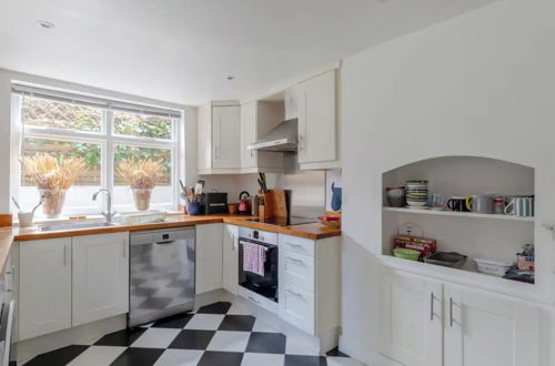 Photo 20 - Lovely 3BD Family-friendly House - Fulham