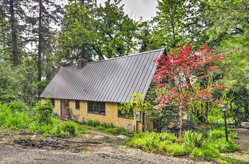 Photo 10 - Peaceful + Elegant Cottage w/ Riverside View