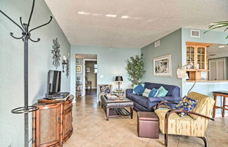 Foto 1 - Coastal Condo w/ Pool, Walk to Clearwater Beach