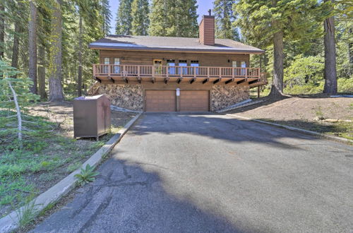 Foto 12 - Truckee Cabin w/ Wraparound Deck & Pool Access