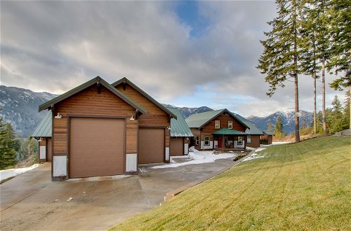 Foto 4 - Dazzling Cle Elum Home w/ Game Room & Fire Pit