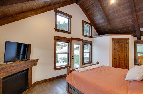 Photo 3 - Dazzling Cle Elum Home w/ Game Room & Fire Pit