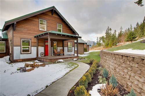 Photo 11 - Dazzling Cle Elum Home w/ Game Room & Fire Pit