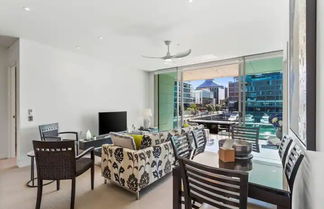 Photo 3 - Gorgeous 2 Bedroom - Wynyard Quarter! Free Parking