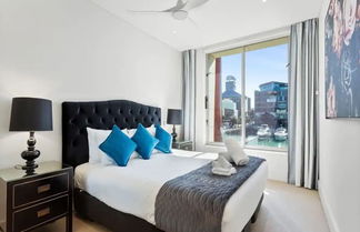 Photo 2 - Gorgeous 2 Bedroom - Wynyard Quarter! Free Parking