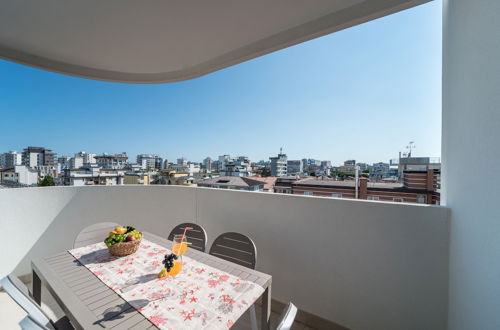 Foto 45 - Stylish Residenza Torre Bianca 2 Bedroom Apartment Sleeps 5