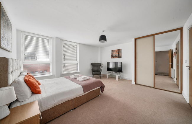 2 Bdrm Penthouse with parking Wycombe - Foto 18