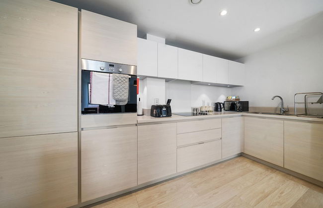 2 Bdrm Penthouse with parking Wycombe - Foto 51