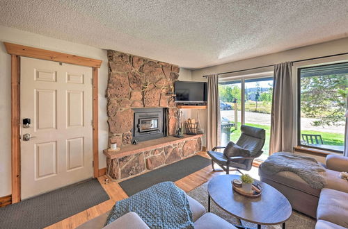 Foto 13 - Cozy & Chic Mountain Condo w/ Community Perks