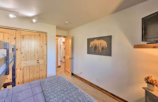 Photo 2 - Cozy & Chic Mountain Condo w/ Community Perks