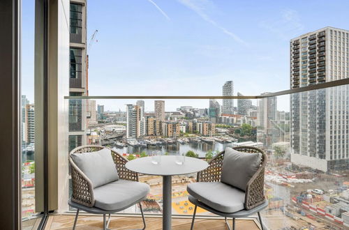 Foto 20 - Stunning two Bedroom Docklands Apartment With Balcony