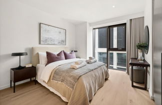 Photo 2 - Stunning two Bedroom Docklands Apartment With Balcony