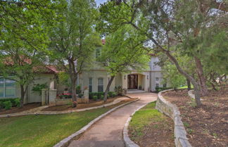 Photo 3 - Chic Villa w/ Infinity Pool, 10 Miles to Downtown