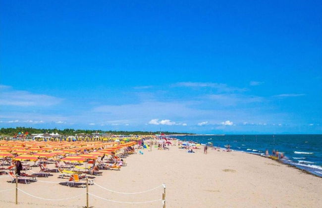 Charming Flat for up to 6 Guests Near the Beach - Foto 14