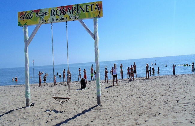 Charming Flat for up to 6 Guests Near the Beach - Foto 11