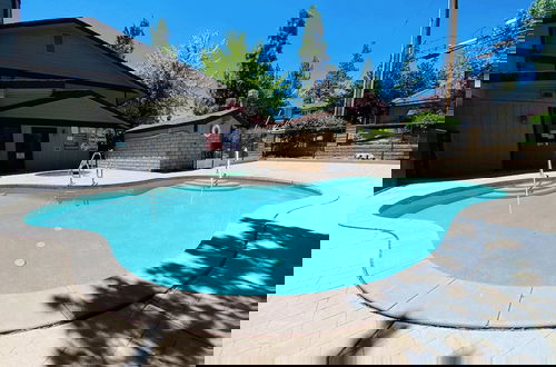 Foto 20 - The Adler's Nest Pool and Spa