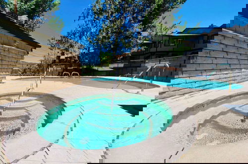 Foto 21 - The Adler's Nest Pool and Spa