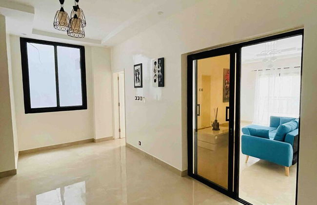 Room in Apartment - Large Bedroom With Small Work Area - Foto 11