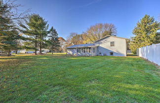 Photo 3 - Granger 'hedge House' w/ Sunroom & Yard Games