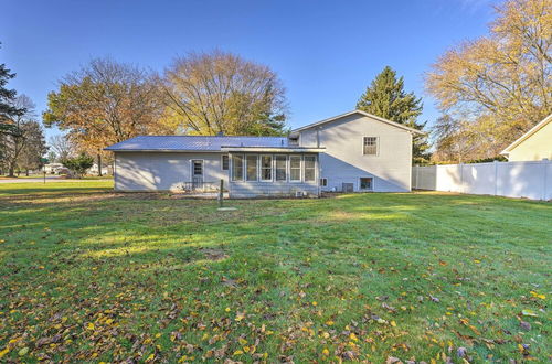 Photo 37 - Granger 'hedge House' w/ Sunroom & Yard Games