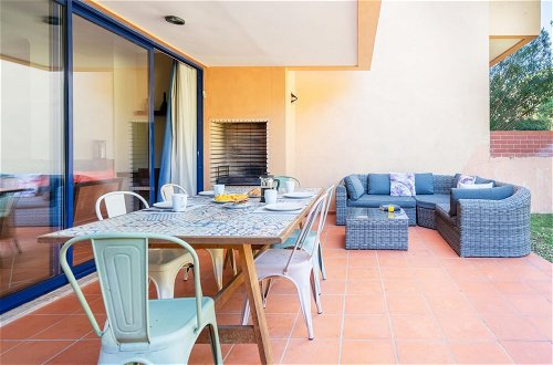 Foto 19 - Unique Vila Sol Resort Apartment by Ideal Homes